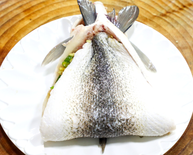 家常焖煎鲟鱼内外鲜嫩入味！筷子一夹才知道玄机都在鱼肚之中