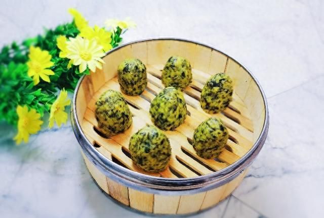 野菜苜蓿的两种吃法，忆苦思甜，致敬最美劳动者
