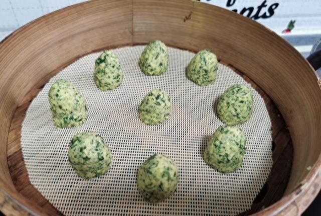 野菜苜蓿的两种吃法，忆苦思甜，致敬最美劳动者