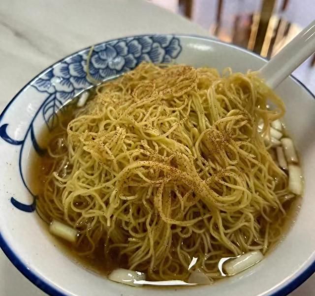 扬州高邮湖虾籽拌面条，那叫一个香