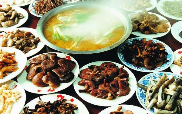 吃货世界：云南最怪最土最有趣的菜全在这！吃过一半算你猛！