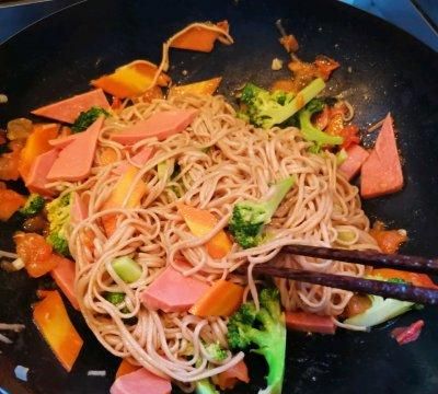 美味减脂沙拉炒荞麦面你这么做，保证你吃一次想十次