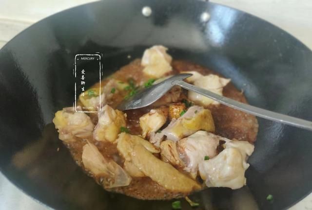 鸡肉和它炖一锅，孩子吃了滋补，男人吃了强壮，女人吃养颜还不胖