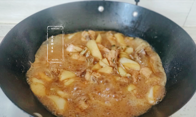 鸡肉和它炖一锅，孩子吃了滋补，男人吃了强壮，女人吃养颜还不胖