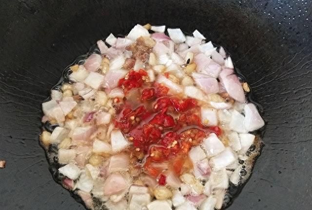 炒毛豆杂酱时，先炒毛豆还是酱，先后顺序有讲究，做对毛豆才入味