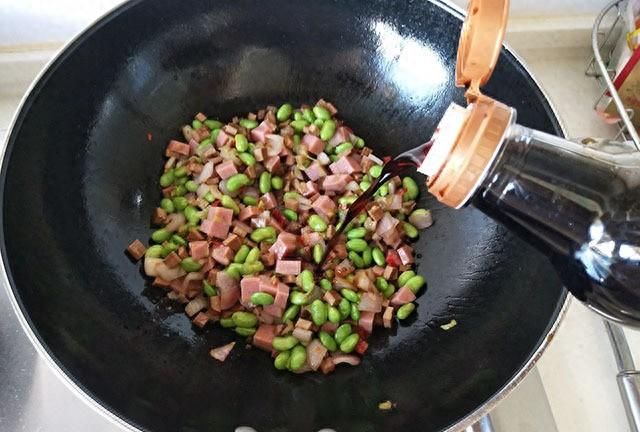 炒毛豆杂酱时，先炒毛豆还是酱，先后顺序有讲究，做对毛豆才入味