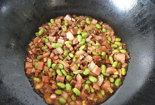 炒毛豆杂酱时，先炒毛豆还是酱，先后顺序有讲究，做对毛豆才入味