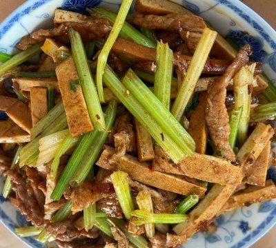 豆腐干炒肉这样做，隔壁小孩都馋哭了