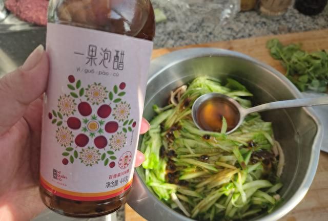懒人最爱的凉拌鸡丝，详细做法教给你，简单易作，美味营养超好吃