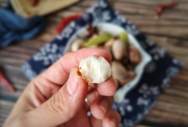 这水果浑身是宝，20斤一个，皮和核都能吃，但是大多数人都吃错了