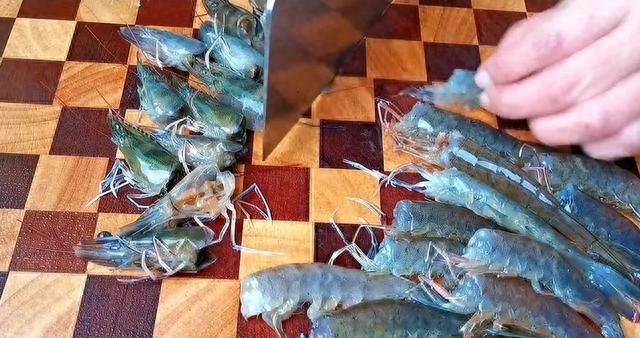 吃它一口=6000条寄生虫！千万要做熟，虫爬进脑子就晚了