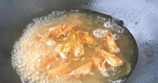 吃它一口=6000条寄生虫！千万要做熟，虫爬进脑子就晚了