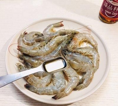 忙里偷个懒，轻松来一碗#我为奥运出食力#油爆虾