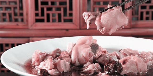 中医食疗验方花生大枣焖猪手，治疗骨质疏松有良效