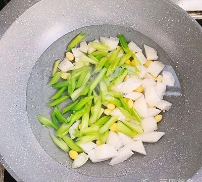 山药白果炒西芹～抗霾