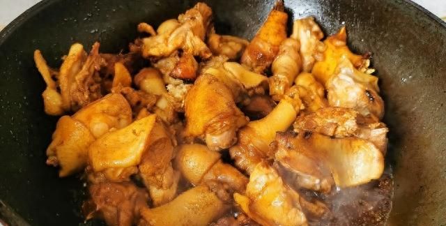 入秋后，土鸡再贵也要吃，比牛羊肉还滋补，随手一炖，太香了
