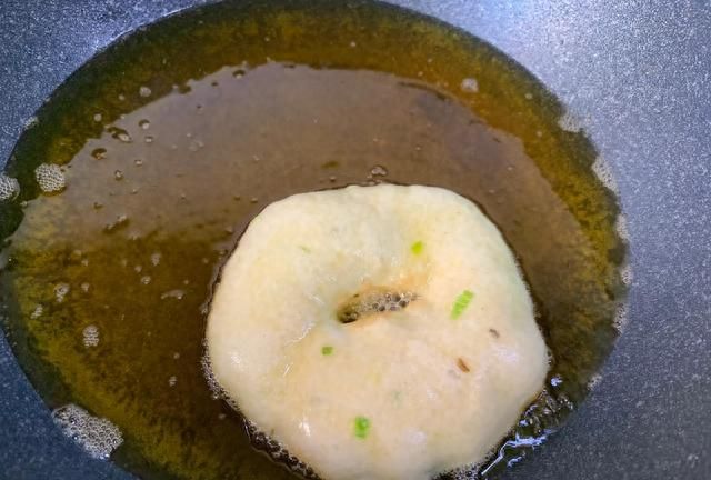 回民油香家常做法，牢记“和面3原则”，蓬松暄软，比油饼还好吃