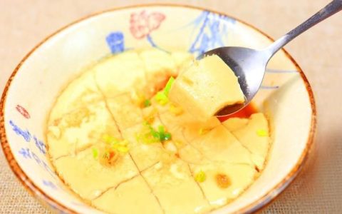 三个鸡蛋、一杯牛奶，教你在家做布丁，细腻爽滑入口即化，超简单