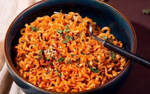 吃火鸡面怎么吃比较快,吃好吃的火鸡面和汉堡