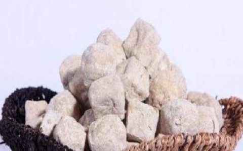 在烟台有一种豆腐土话叫灰豆腐，制作的时候需要用到草木灰，有人知道怎么做的吗