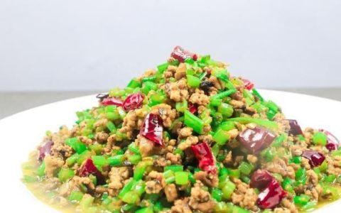 一级厨师教你做芹菜家常菜,厨师长教你怎么炒芹菜