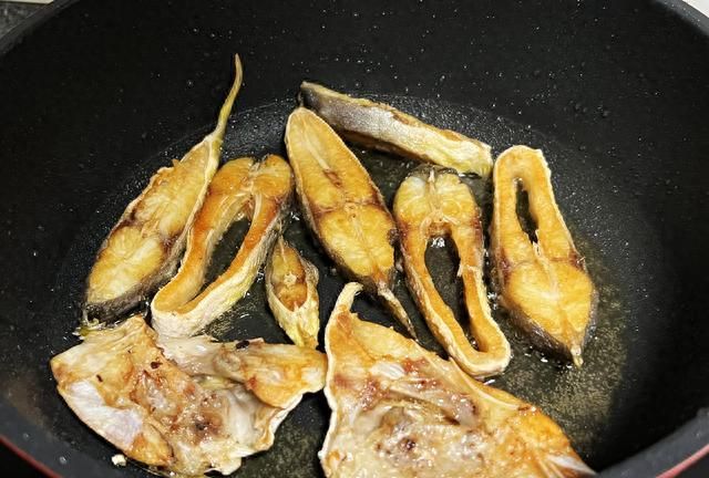 春天补充营养，多给家人做点鱼！这个做法超简单，孩子能吃一整条