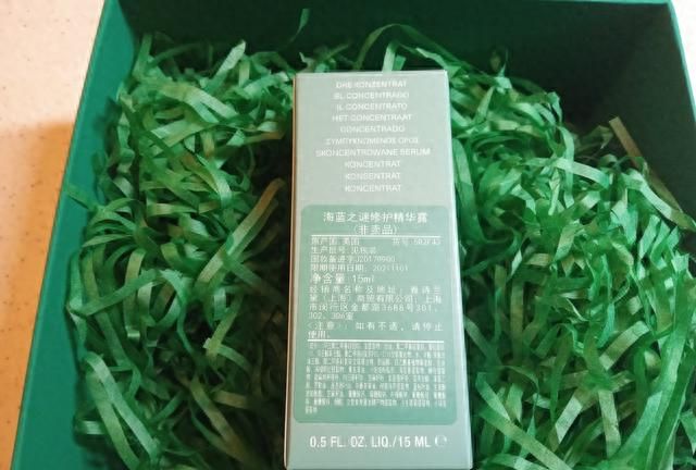 海蓝之谜修护精华露，能够有效恢复肌肤状态，提升肌肤的健康程度