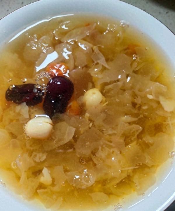 #一学就会快手菜#红枣银耳莲子羹