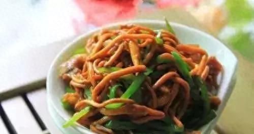 虫草花不会吃？教您凉拌、热炒、煲汤方法，营养又好吃