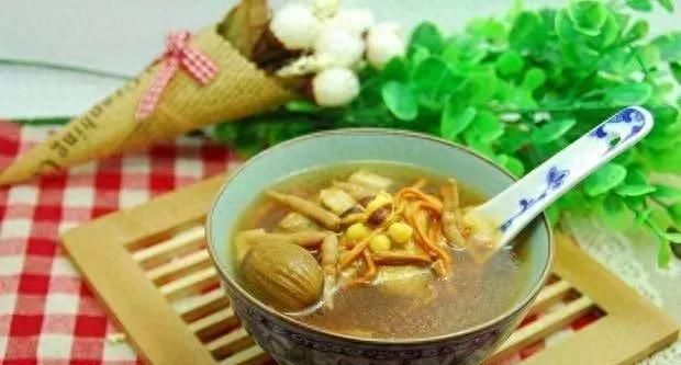虫草花不会吃？教您凉拌、热炒、煲汤方法，营养又好吃