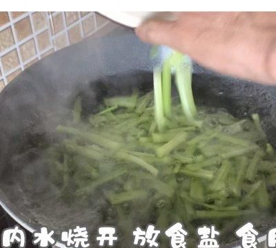 比点外卖还快，这道快手菜芹菜炒耳丝你一定要学会