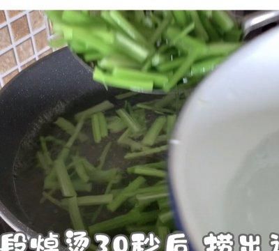 比点外卖还快，这道快手菜芹菜炒耳丝你一定要学会