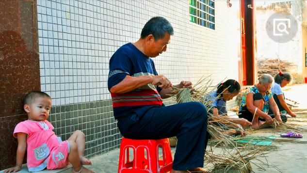 农村都有哪些手工编织,农村手工编织蒲团图2