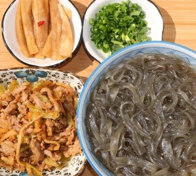 早晨来一碗家常红薯粉，大人小孩都爱吃