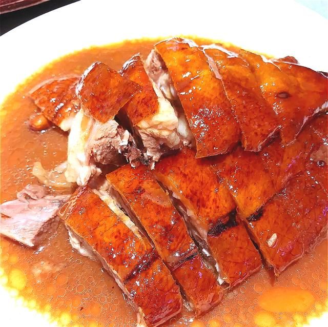 软嫩肥美、酥脆香甜！成都的地道粤菜风味，“明星烧鹅”不容错过