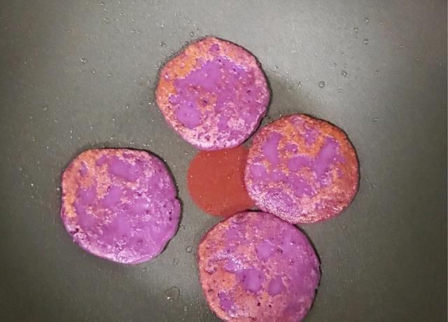 紫薯糯米饼怎样做出来才好吃(紫薯山药糯米饼的做法烤箱版)图14