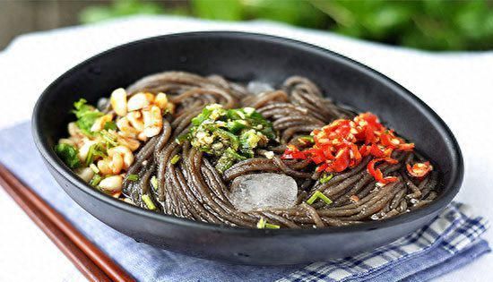 在家吃到地道的蕨根酸辣粉，美味不可挡