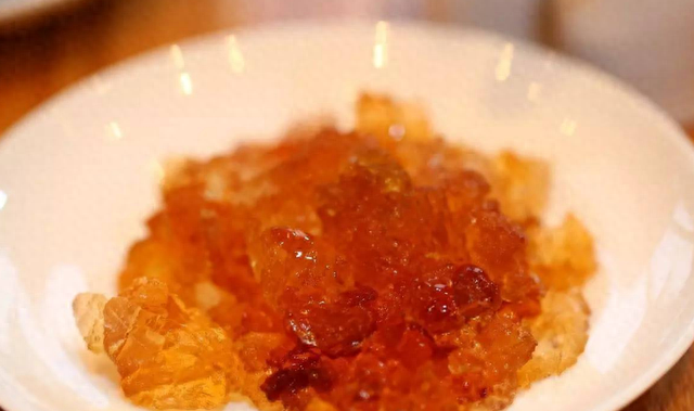 雪蛤有自然界“生命力之冠”之称，其滋补功能更是无与伦比