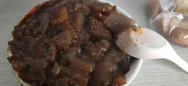 炒凉粉怎么做(炒凉粉怎么做好吃王刚)图2