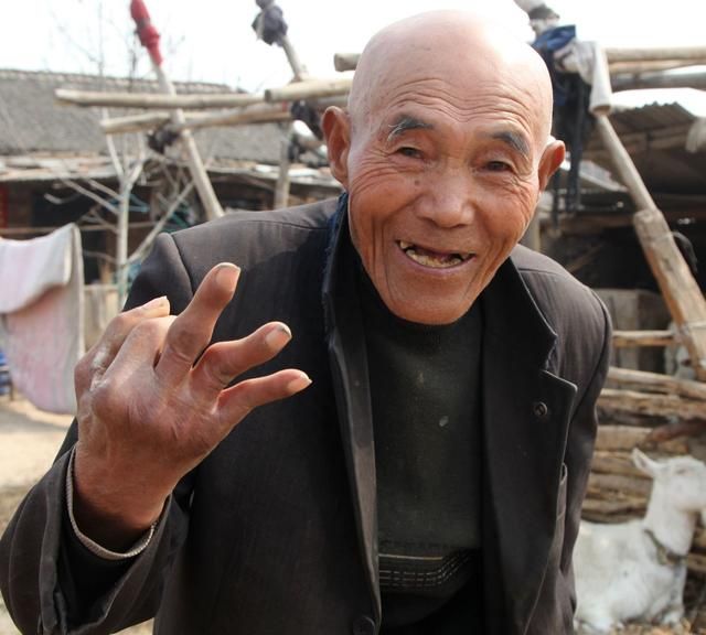 山西8旬老人吃“土鳖虫”30年，一辈子不结婚，看活成啥样