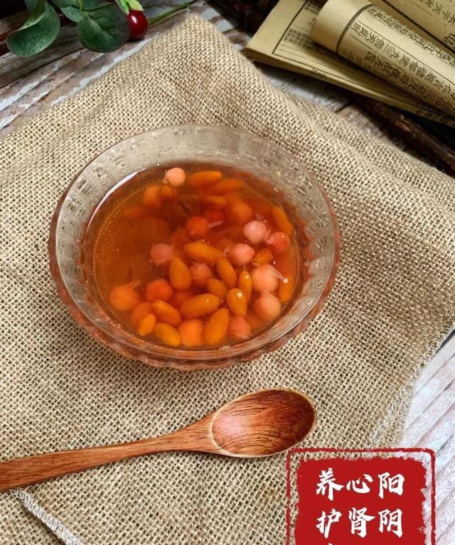 【健康饮食】用时令“心之果”做养心滋肝肾的“三红养心羹”