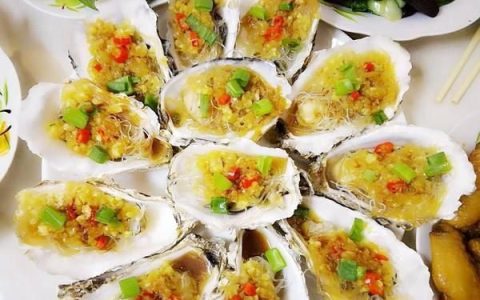 蒜蓉粉丝蒸生蚝该如何制作呢(蒸扇贝生蚝粉丝蒜蓉做法)