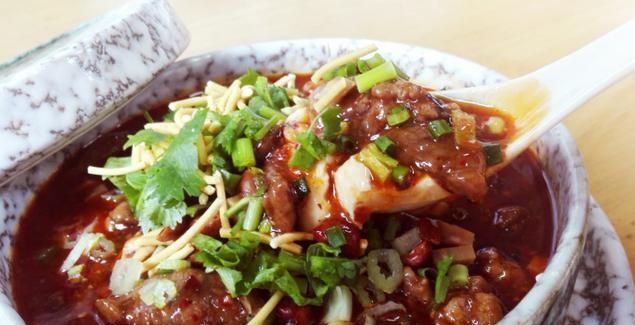 茅亭鸡肉生焗鱼头煲，泉水豆花牛柳，藿香鲶鱼，​砂煲藿香焗蚕豆