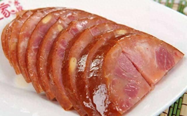 满汉全席：黑龙江哈尔滨菜“松仁小肚”的用料做法