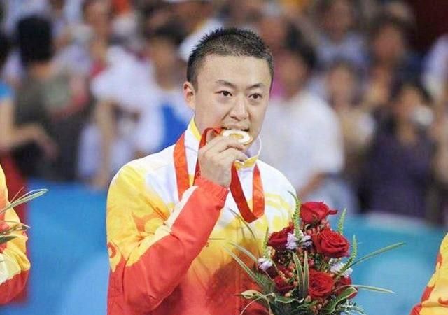 42岁奥运冠军马琳近况，二婚妻子似20岁少女，儿子庆生照俏皮可爱