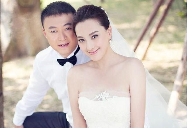 42岁奥运冠军马琳近况，二婚妻子似20岁少女，儿子庆生照俏皮可爱