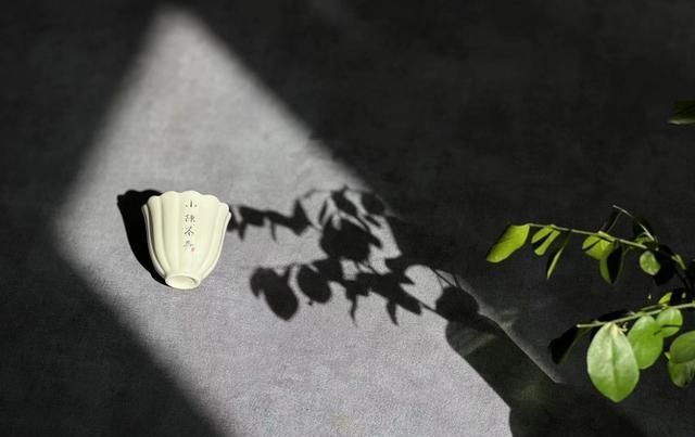炎热的夏天，喝白茶、红茶、石茶，记住这3件事，你会更舒服