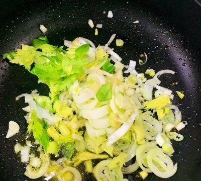 夏日绿茄青椒肉糜打卤面……秒光版