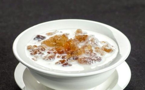 美味调剂生活，15分钟做桃胶牛奶不可错过