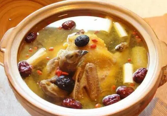 药膳鸡汤